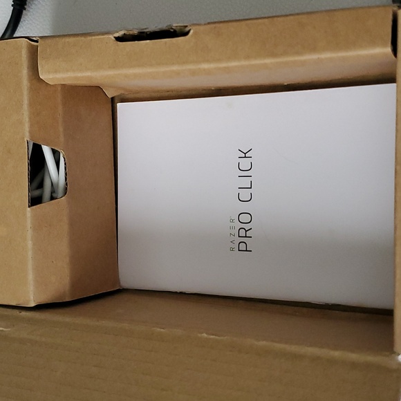 Razer Pro Click Humanscale Wireless Mouse: Ergonomic Form Factor - Picture 11 of 12